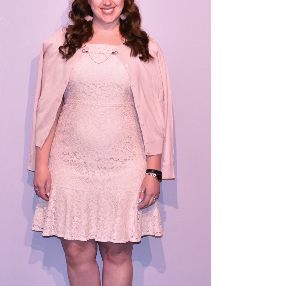 Ivory off-the-shoulder lace dress - Picture 8 of 13